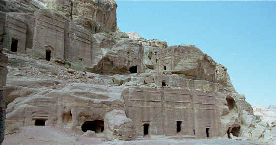Calle de las Fachadas en Petra